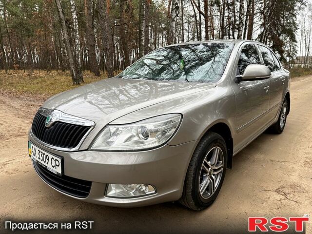 Бежевый Шкода Октавия, объемом двигателя 1.6 л и пробегом 175 тыс. км за 8300 $, фото 1 на Automoto.ua