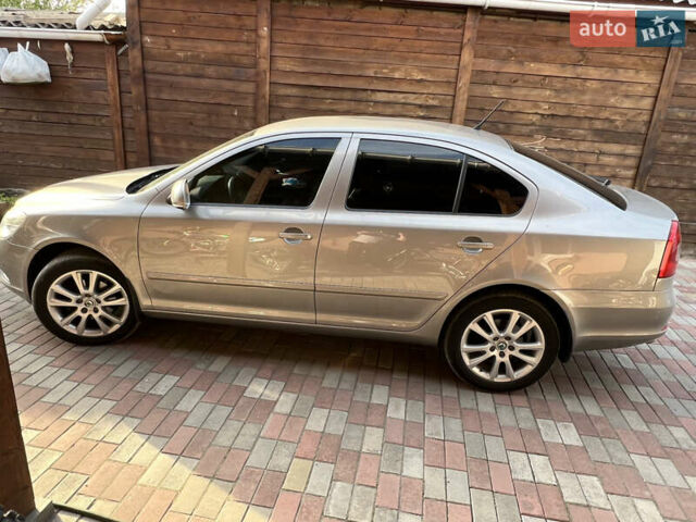 Бежевый Шкода Октавия, объемом двигателя 1.8 л и пробегом 165 тыс. км за 8800 $, фото 3 на Automoto.ua