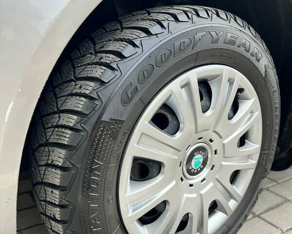 Бежевый Шкода Октавия, объемом двигателя 1.6 л и пробегом 237 тыс. км за 7000 $, фото 4 на Automoto.ua