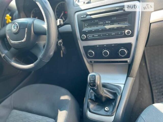 Бежевый Шкода Октавия, объемом двигателя 1.6 л и пробегом 147 тыс. км за 9600 $, фото 32 на Automoto.ua