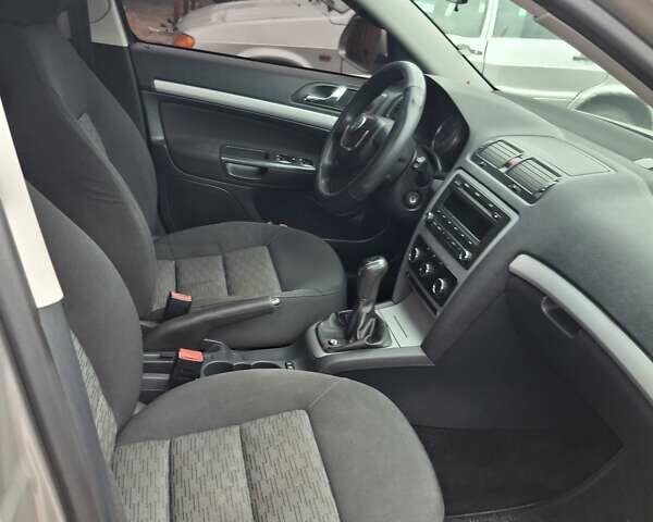 Бежевый Шкода Октавия, объемом двигателя 1.6 л и пробегом 147 тыс. км за 9600 $, фото 13 на Automoto.ua