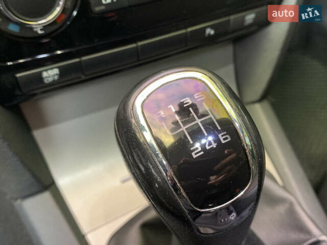 Шкода Октавия 2012 в Николаеве на Automoto.ua Бежевый Шкода Октавия, объемом двигателя 1.8 л и пробегом 250 тыс. км за 6800 $, фото 11 на Automoto.ua