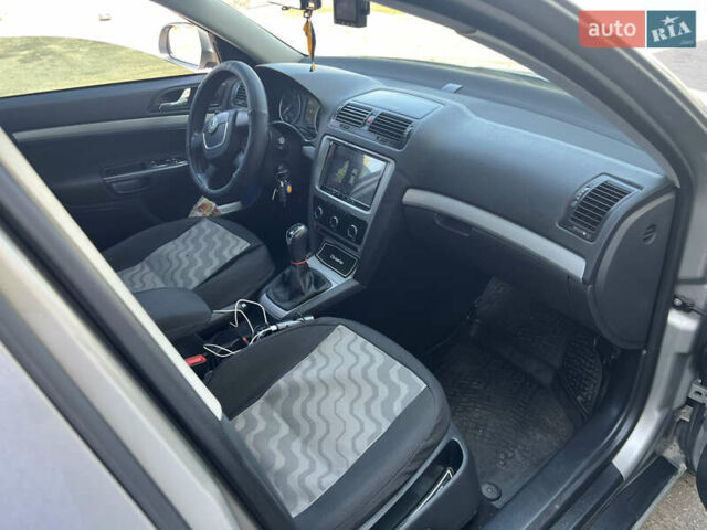 Бежевый Шкода Октавия, объемом двигателя 1.8 л и пробегом 133 тыс. км за 9000 $, фото 7 на Automoto.ua