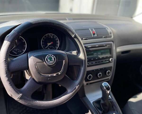 Бежевый Шкода Октавия, объемом двигателя 1.6 л и пробегом 147 тыс. км за 9600 $, фото 28 на Automoto.ua