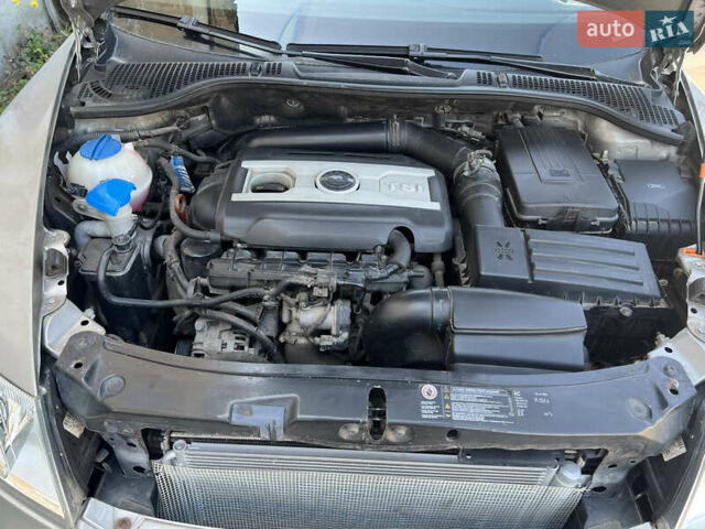 Бежевый Шкода Октавия, объемом двигателя 1.8 л и пробегом 133 тыс. км за 9000 $, фото 6 на Automoto.ua