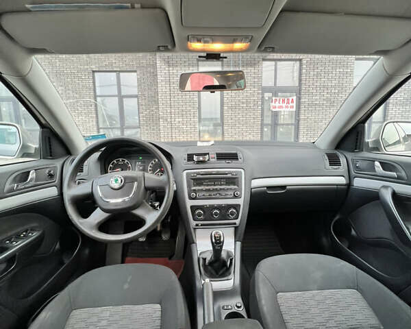 Бежевый Шкода Октавия, объемом двигателя 1.6 л и пробегом 237 тыс. км за 7000 $, фото 5 на Automoto.ua