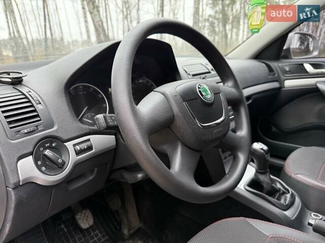 Бежевый Шкода Октавия, объемом двигателя 1.6 л и пробегом 175 тыс. км за 8300 $, фото 4 на Automoto.ua