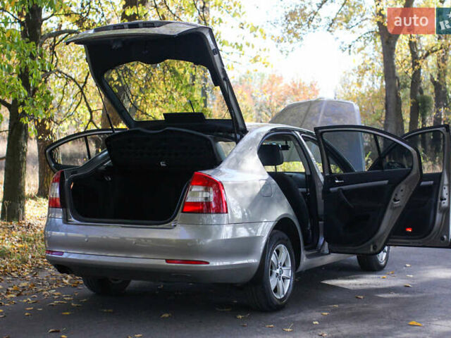 Бежевый Шкода Октавия, объемом двигателя 1.8 л и пробегом 217 тыс. км за 8600 $, фото 22 на Automoto.ua