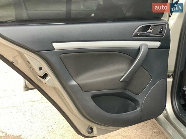 Бежевий Шкода Октавія, об'ємом двигуна 1.8 л та пробігом 217 тис. км за 8990 $, фото 16 на Automoto.ua