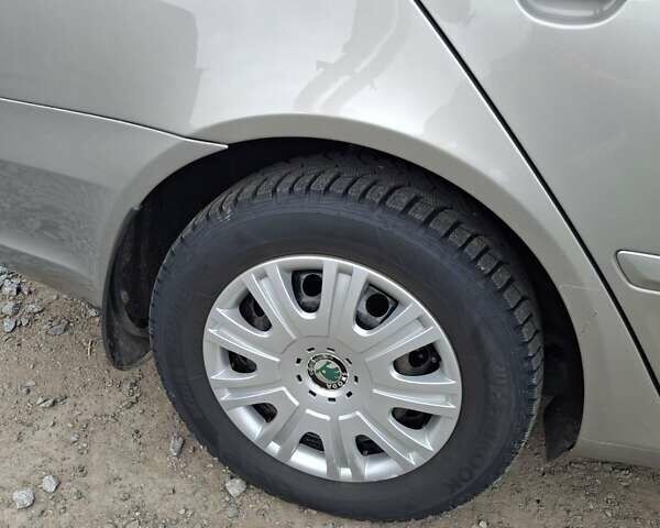 Бежевый Шкода Октавия, объемом двигателя 1.6 л и пробегом 147 тыс. км за 9600 $, фото 4 на Automoto.ua