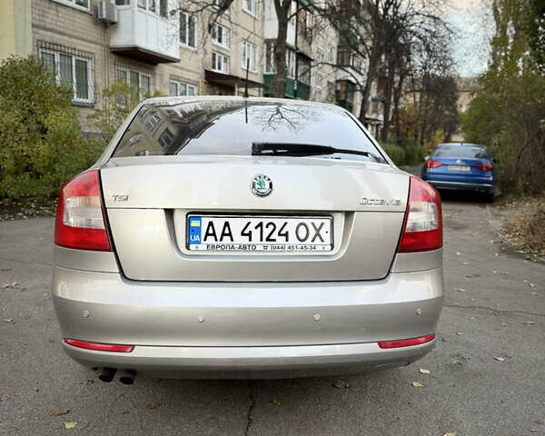 Бежевий Шкода Октавія, об'ємом двигуна 1.8 л та пробігом 205 тис. км за 8000 $, фото 6 на Automoto.ua