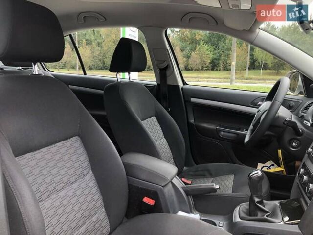 Бежевый Шкода Октавия, объемом двигателя 1.6 л и пробегом 198 тыс. км за 8800 $, фото 6 на Automoto.ua