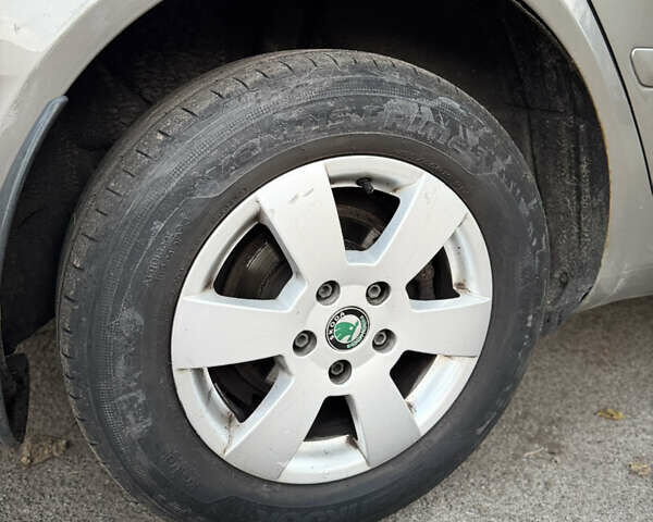 Бежевий Шкода Октавія, об'ємом двигуна 1.8 л та пробігом 205 тис. км за 8000 $, фото 18 на Automoto.ua