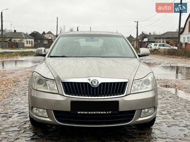 Бежевый Шкода Октавия, объемом двигателя 1.8 л и пробегом 155 тыс. км за 7920 $, фото 1 на Automoto.ua