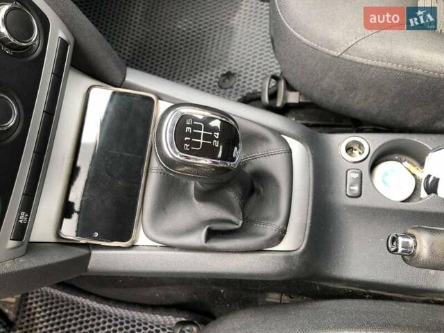 Бежевый Шкода Октавия, объемом двигателя 1.6 л и пробегом 198 тыс. км за 8800 $, фото 15 на Automoto.ua