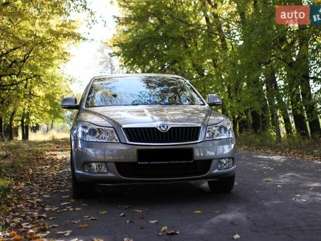 Бежевый Шкода Октавия, объемом двигателя 1.8 л и пробегом 217 тыс. км за 8600 $, фото 1 на Automoto.ua