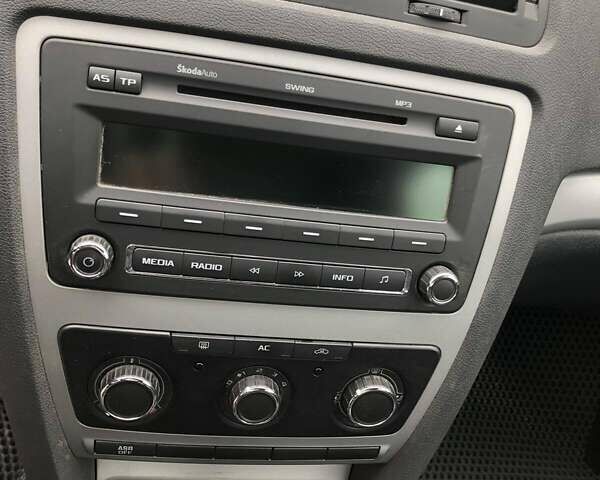 Бежевый Шкода Октавия, объемом двигателя 1.6 л и пробегом 198 тыс. км за 8800 $, фото 16 на Automoto.ua