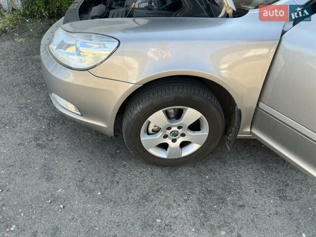 Бежевый Шкода Октавия, объемом двигателя 1.8 л и пробегом 133 тыс. км за 9000 $, фото 3 на Automoto.ua