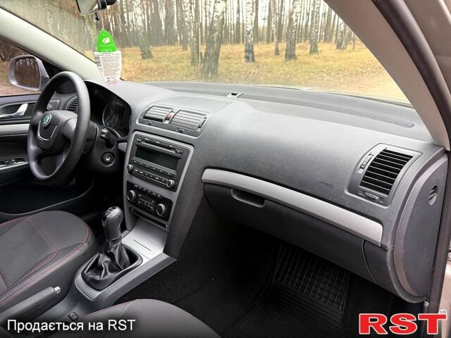 Бежевый Шкода Октавия, объемом двигателя 1.6 л и пробегом 175 тыс. км за 8300 $, фото 13 на Automoto.ua