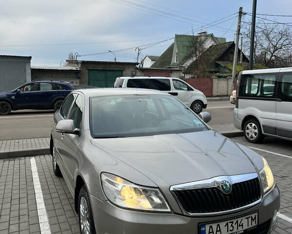 Бежевый Шкода Октавия, объемом двигателя 1.6 л и пробегом 237 тыс. км за 7000 $, фото 1 на Automoto.ua