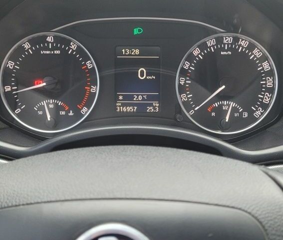 Бежевый Шкода Октавия, объемом двигателя 1.8 л и пробегом 316 тыс. км за 7800 $, фото 4 на Automoto.ua