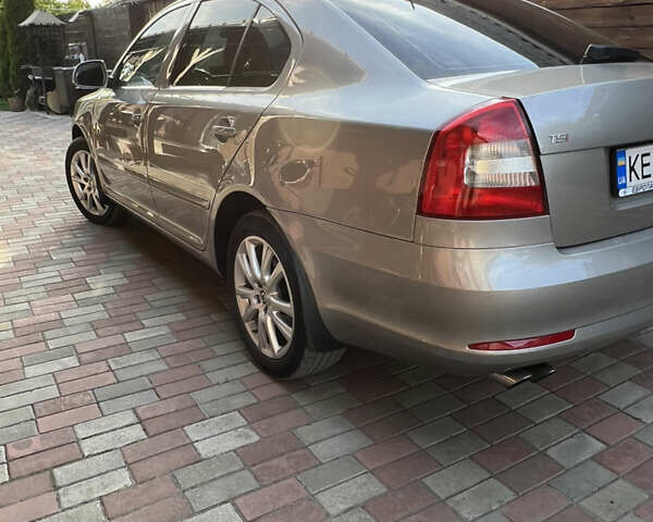 Бежевый Шкода Октавия, объемом двигателя 1.8 л и пробегом 165 тыс. км за 8800 $, фото 2 на Automoto.ua