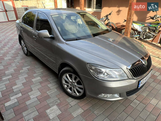 Бежевый Шкода Октавия, объемом двигателя 1.8 л и пробегом 165 тыс. км за 8800 $, фото 5 на Automoto.ua