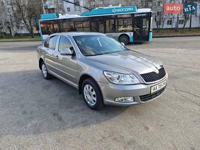 Бежевий Шкода Октавія, об'ємом двигуна 1.6 л та пробігом 200 тис. км за 8199 $, фото 2 на Automoto.ua