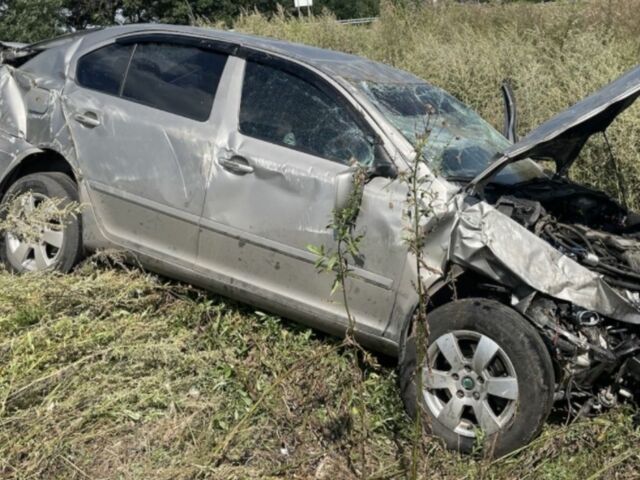 Бежевий Шкода Октавія, об'ємом двигуна 1.6 л та пробігом 140 тис. км за 1800 $, фото 1 на Automoto.ua