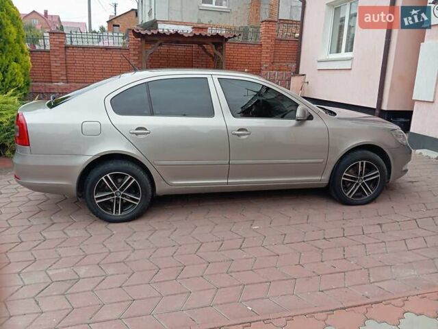 Шкода Октавия 2012 в Хмельницком на Automoto.ua Бежевый Шкода Октавия, объемом двигателя 1.8 л и пробегом 269 тыс. км за 6800 $, фото 2 на Automoto.ua