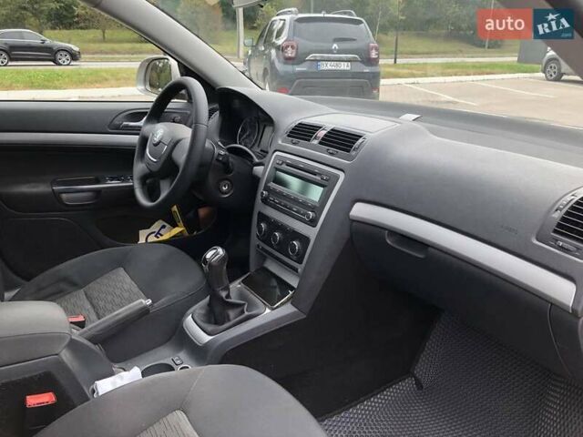 Бежевый Шкода Октавия, объемом двигателя 1.6 л и пробегом 198 тыс. км за 8800 $, фото 4 на Automoto.ua