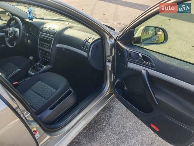 Бежевий Шкода Октавія, об'ємом двигуна 1.6 л та пробігом 200 тис. км за 8199 $, фото 22 на Automoto.ua