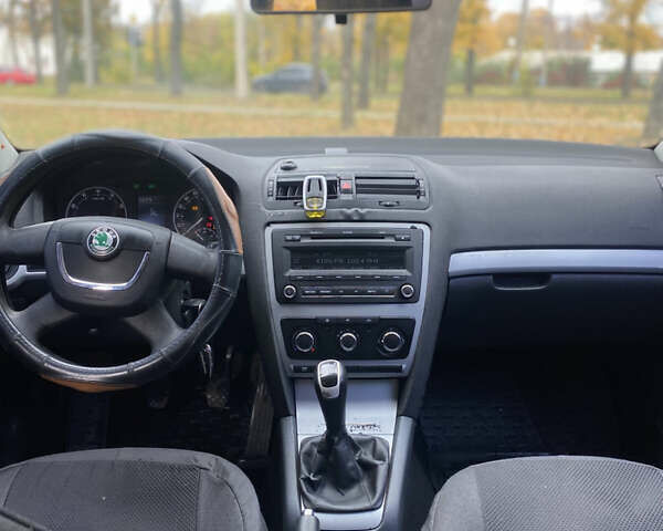 Бежевий Шкода Октавія, об'ємом двигуна 1.6 л та пробігом 245 тис. км за 5250 $, фото 10 на Automoto.ua