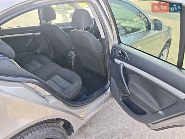 Бежевий Шкода Октавія, об'ємом двигуна 1.6 л та пробігом 200 тис. км за 8199 $, фото 18 на Automoto.ua