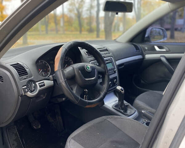 Бежевий Шкода Октавія, об'ємом двигуна 1.6 л та пробігом 245 тис. км за 5250 $, фото 8 на Automoto.ua