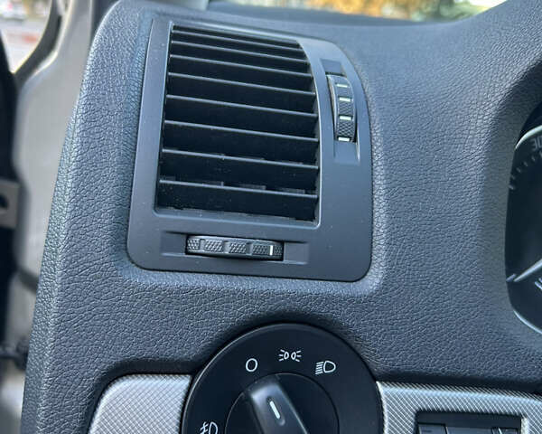 Бежевый Шкода Октавия, объемом двигателя 1.8 л и пробегом 39 тыс. км за 12200 $, фото 28 на Automoto.ua