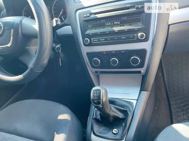 Бежевый Шкода Октавия, объемом двигателя 1.6 л и пробегом 147 тыс. км за 9600 $, фото 34 на Automoto.ua