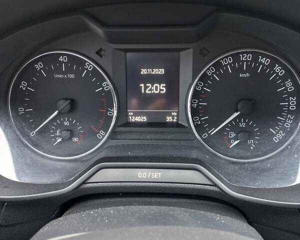 Бежевый Шкода Октавия, объемом двигателя 1.8 л и пробегом 124 тыс. км за 11000 $, фото 4 на Automoto.ua