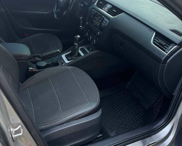 Шкода Октавія 2013 у Харкові на Automoto.ua Бежевий Шкода Октавія, об'ємом двигуна 1.8 л та пробігом 89 тис. км за 14000 $, фото 24 на Automoto.ua