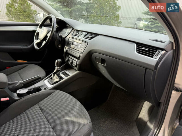 Бежевый Шкода Октавия, объемом двигателя 1.2 л и пробегом 245 тыс. км за 7999 $, фото 16 на Automoto.ua