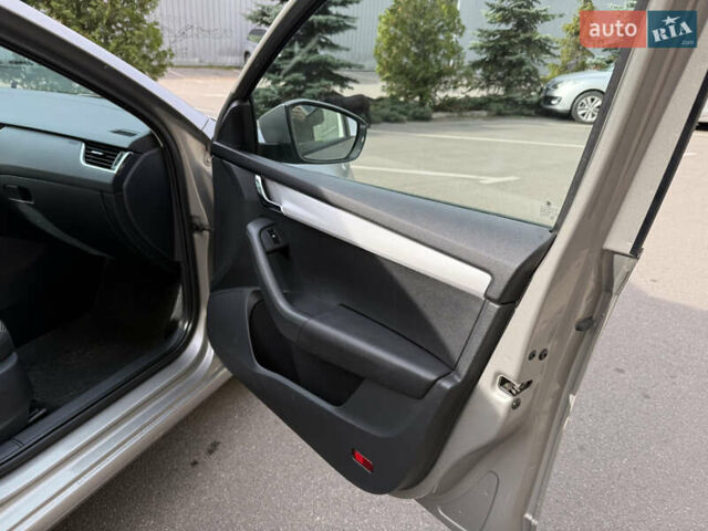 Бежевый Шкода Октавия, объемом двигателя 1.2 л и пробегом 245 тыс. км за 7999 $, фото 19 на Automoto.ua