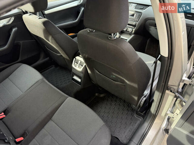 Бежевый Шкода Октавия, объемом двигателя 1.2 л и пробегом 245 тыс. км за 7999 $, фото 14 на Automoto.ua