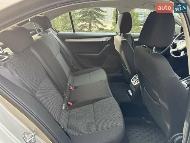 Бежевый Шкода Октавия, объемом двигателя 1.2 л и пробегом 245 тыс. км за 7999 $, фото 13 на Automoto.ua