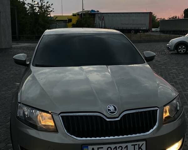 Шкода Октавія 2013 у Дніпро (Дніпропетровську) на Automoto.ua Бежевий Шкода Октавія, об'ємом двигуна 1.8 л та пробігом 242 тис. км за 10500 $, фото 7 на Automoto.ua