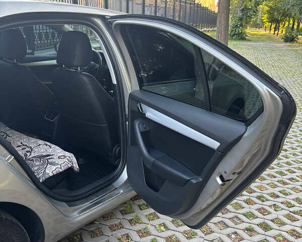 Шкода Октавія 2013 у Харкові на Automoto.ua Бежевий Шкода Октавія, об'ємом двигуна 1.8 л та пробігом 89 тис. км за 14000 $, фото 22 на Automoto.ua