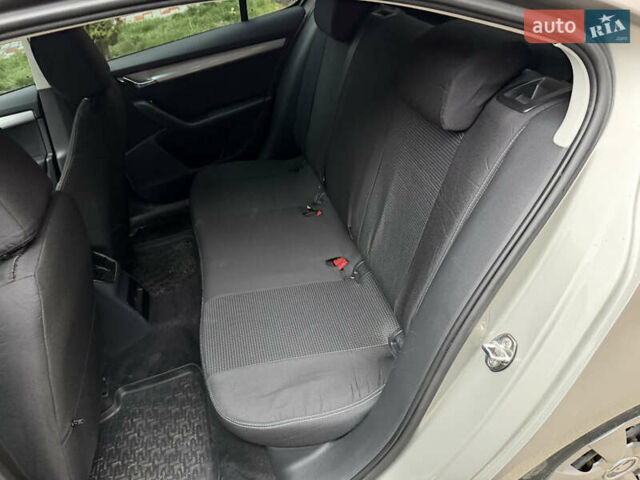 Бежевий Шкода Октавія, об'ємом двигуна 1.4 л та пробігом 215 тис. км за 9350 $, фото 14 на Automoto.ua