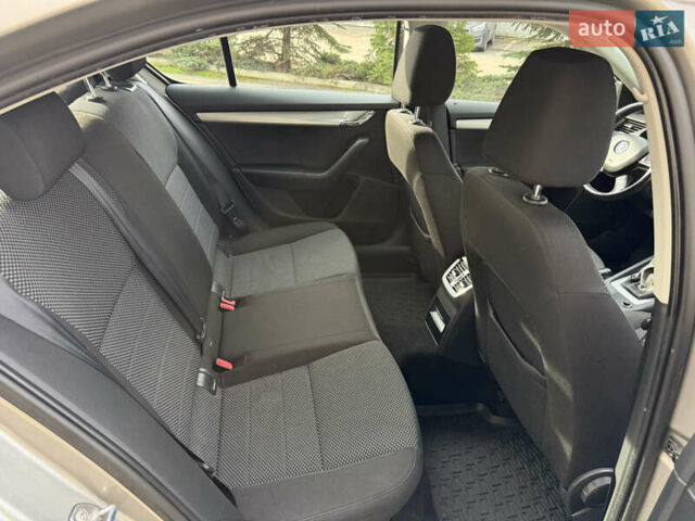 Бежевый Шкода Октавия, объемом двигателя 1.2 л и пробегом 245 тыс. км за 7999 $, фото 12 на Automoto.ua