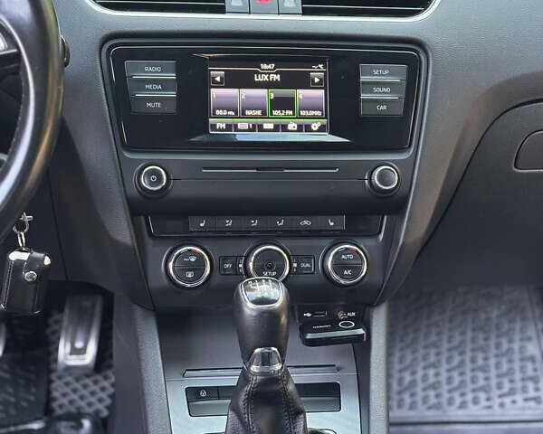 Шкода Октавія 2013 у Харкові на Automoto.ua Бежевий Шкода Октавія, об'ємом двигуна 1.8 л та пробігом 89 тис. км за 14000 $, фото 12 на Automoto.ua