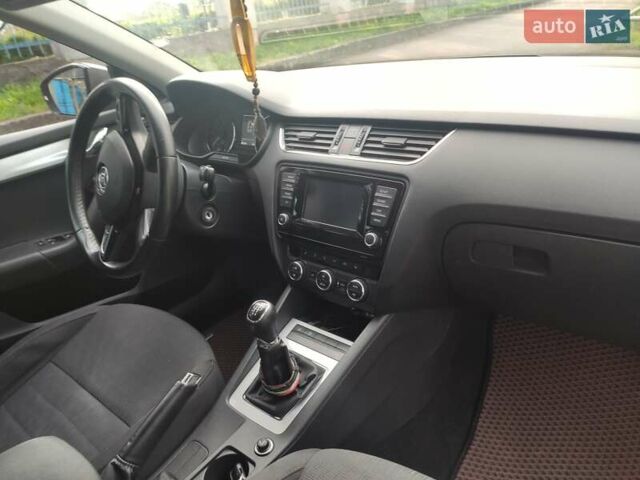 Бежевый Шкода Октавия, объемом двигателя 1.6 л и пробегом 262 тыс. км за 11500 $, фото 10 на Automoto.ua