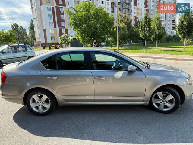 Шкода Октавия 2014 в Киеве на Automoto.ua Бежевый Шкода Октавия, объемом двигателя 1.6 л и пробегом 297 тыс. км за 11000 $, фото 4 на Automoto.ua